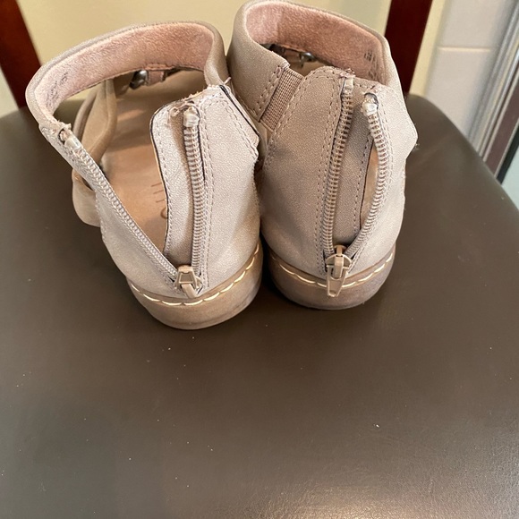 Naturalized sandals - Picture 3 of 5